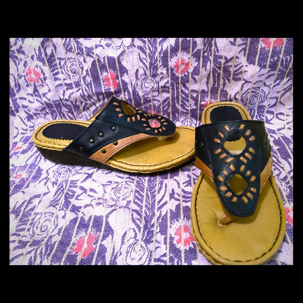 Lobo solo sandals